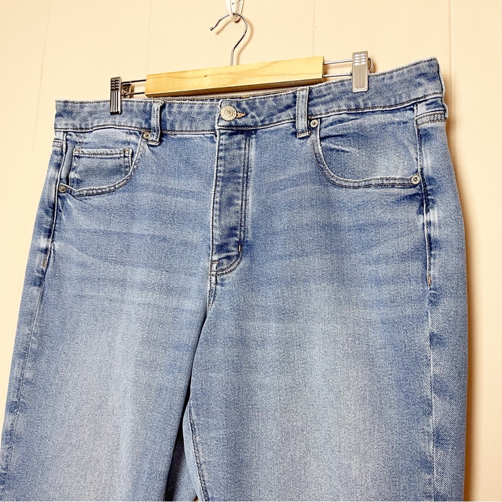American Eagle Tomgirl Jeans 18 stretch light wash relaxed fit high rise waist - Picture 2 of 14